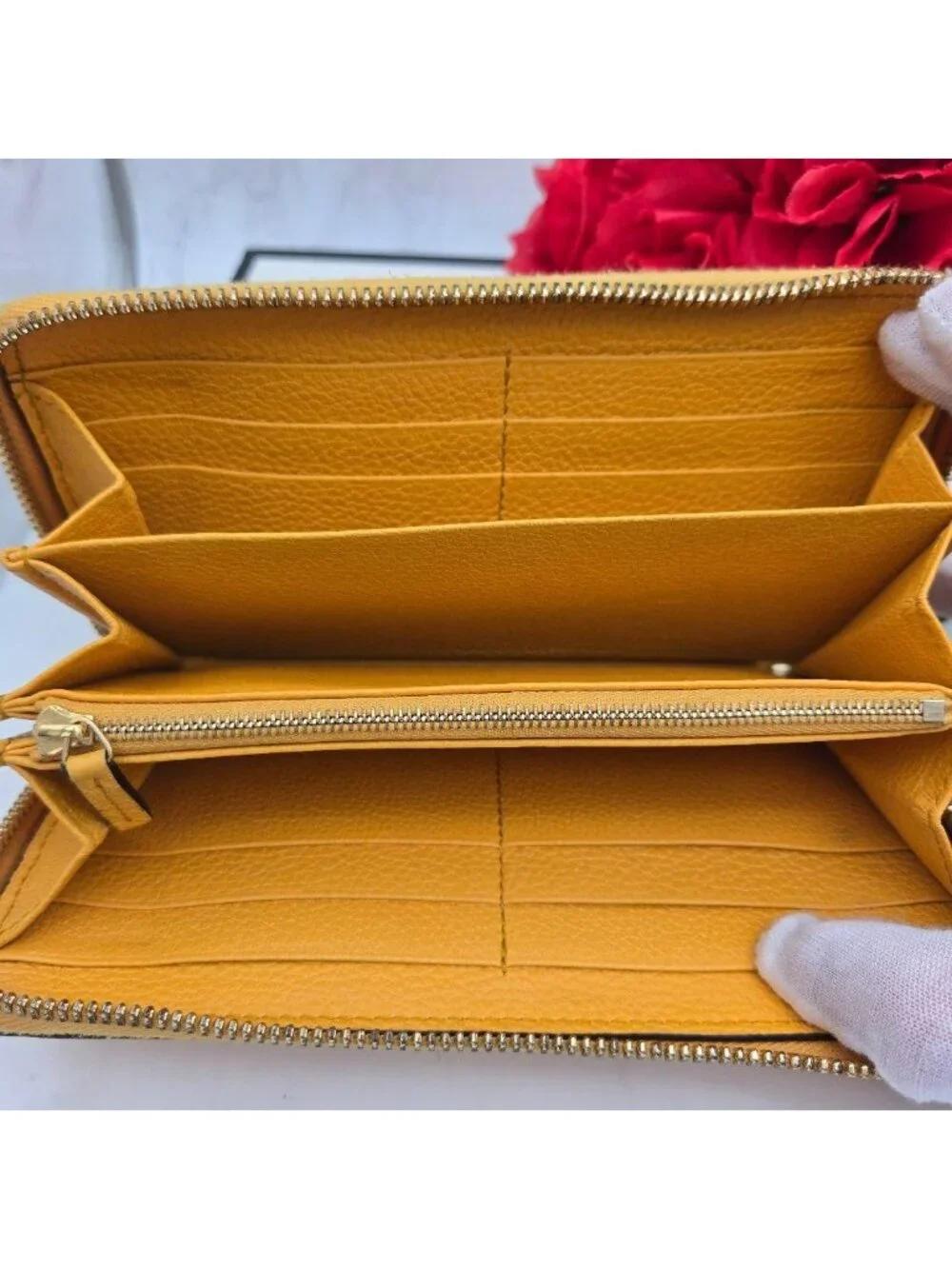 ★SOLD★ Gucci Logo Wallet Yellow Leather - Picture 11 of 14